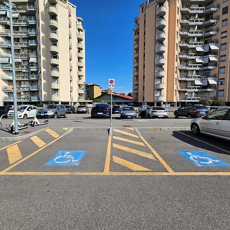 Апартаменти Panoramic Luxury W Garage Happy 2