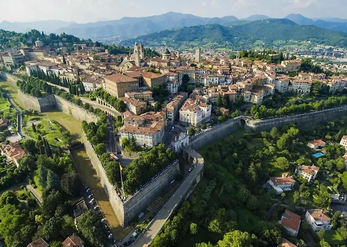 Panoramic Luxury W Garage Happy 2 Bergamo